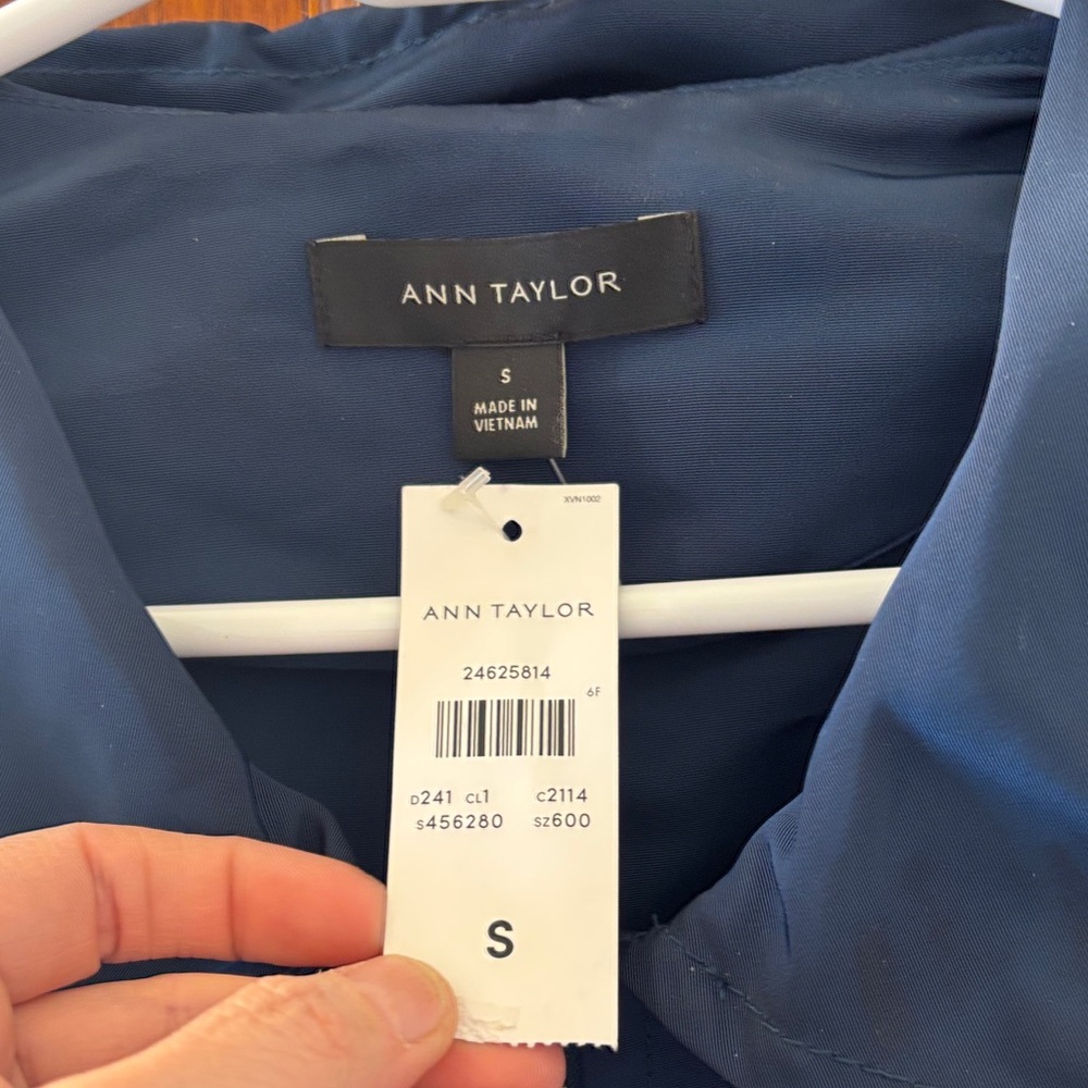 NWT Ann Taylor Women’s Waterproof, Cinched Anorak Teal Blue Raincoat CLASSY!!! - Picture 13 of 15